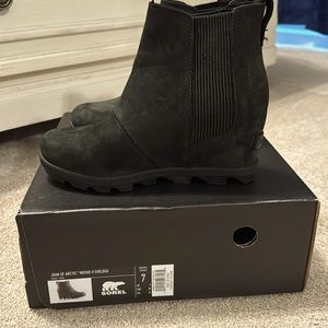 Joan of Arctic Wedge II Chelsea